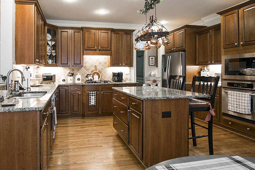 Cabinet Refacing vs. Replacement: Making the Right Choice